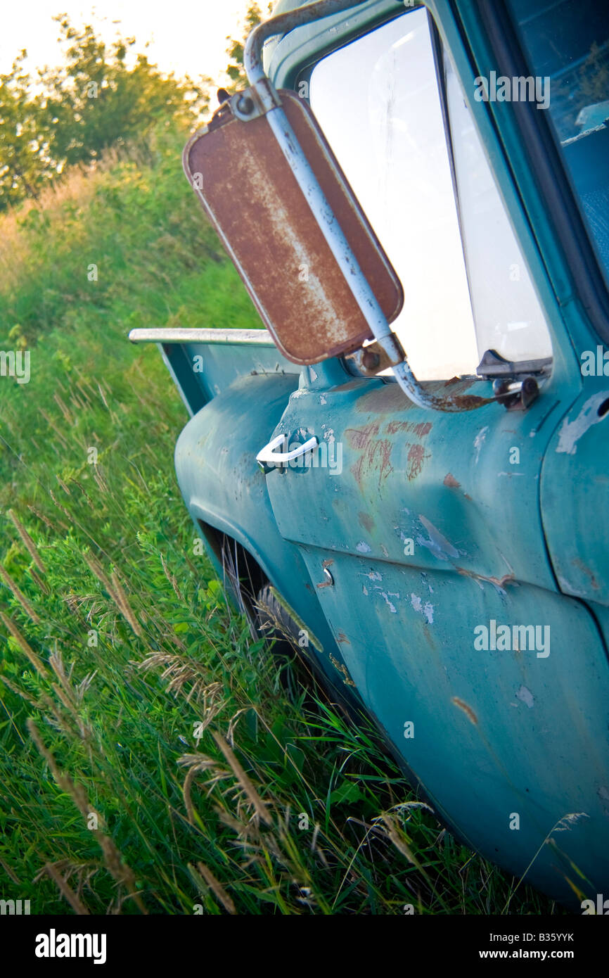 Abandoned rusty old truck in a field Stock Photo - Alamy