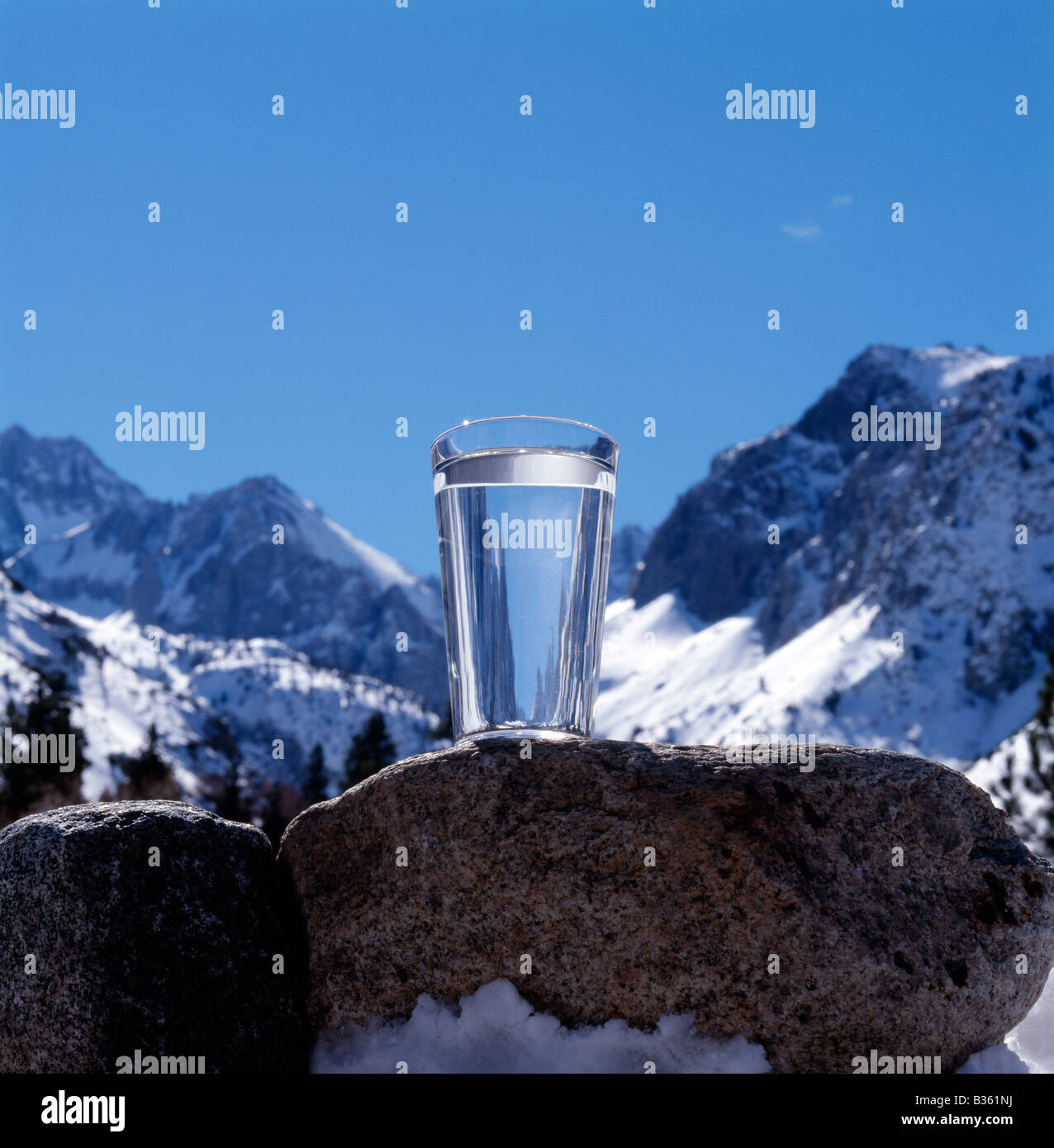 Glass of crystal clear drinking water on a boulder, Sierra Nevada Mountains, California, USA Stock Photo