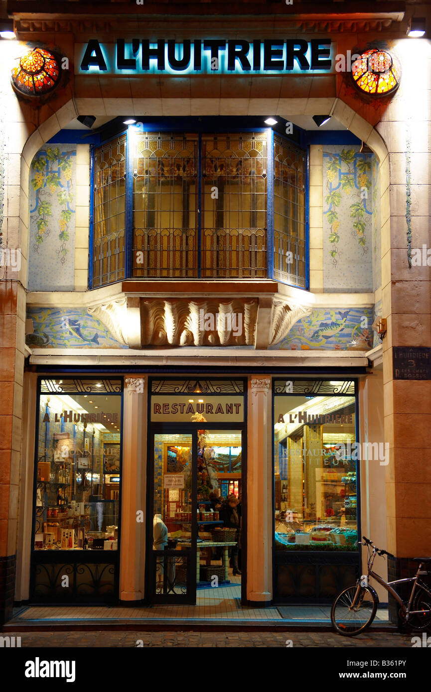 L'Huitere michelin star fish Restaurant front at night  - Lille France - Art Nouveaux architecture Stock Photo