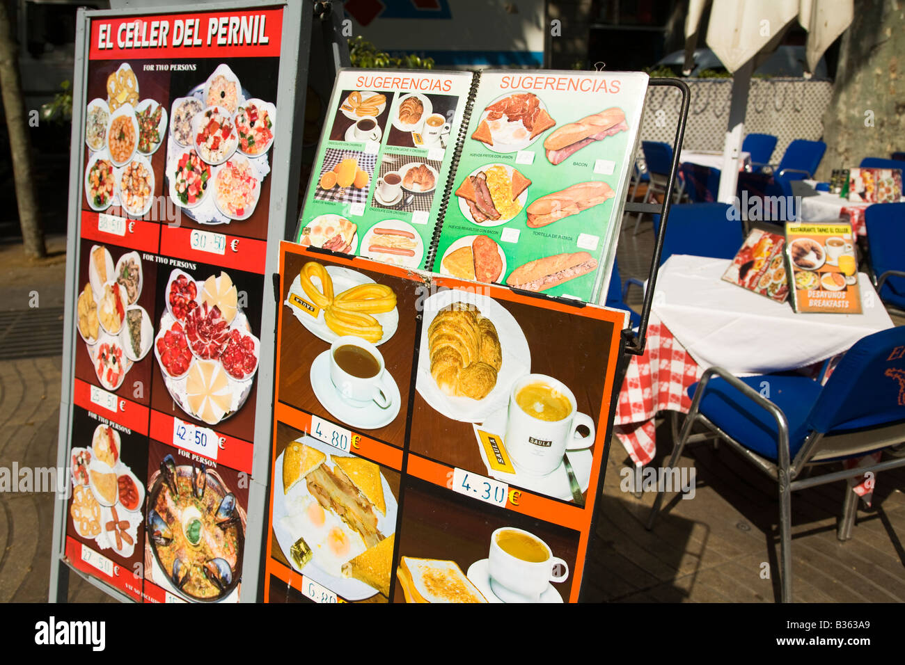 SPAIN Barcelona Large menus with photographs for food items available in English and Spanish languages Stock Photo