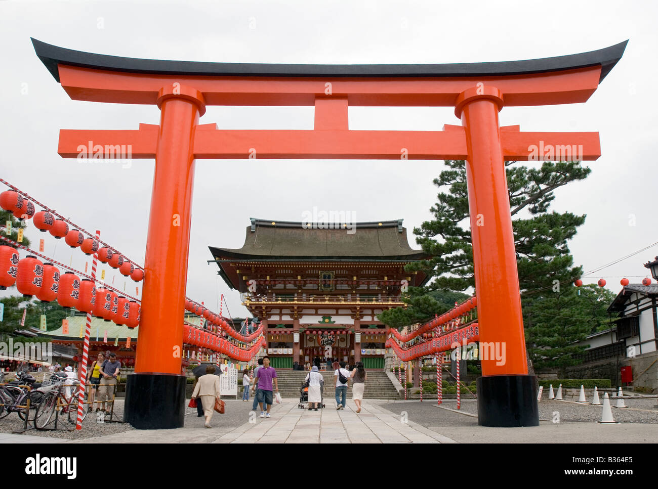 Shinto symbol hi-res stock photography and images - Alamy