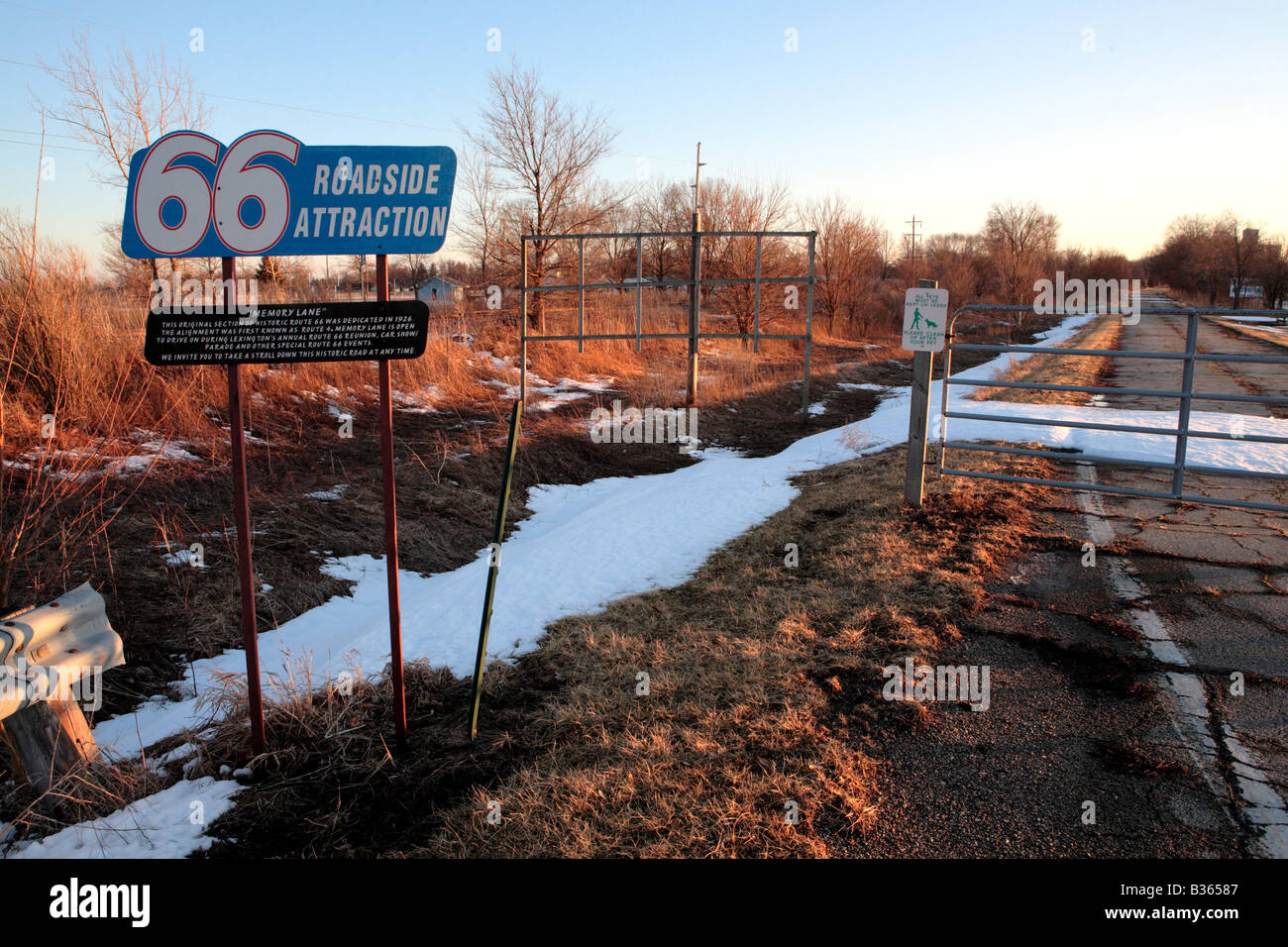 MEMORY LANE PORTION OF THE ORIGINAL 1926 ROUTE 66 NEAR LEXINGTON ILLINOIS USA IN WINTER ROUTE 66 