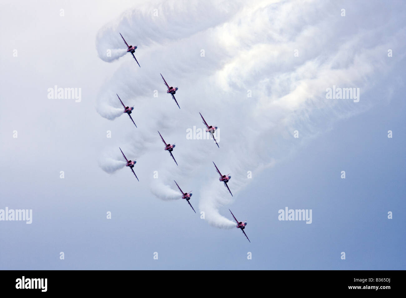 Red Arrows Loop Formation Red arrows maneuver hi-res stock photography and images - Alamy
