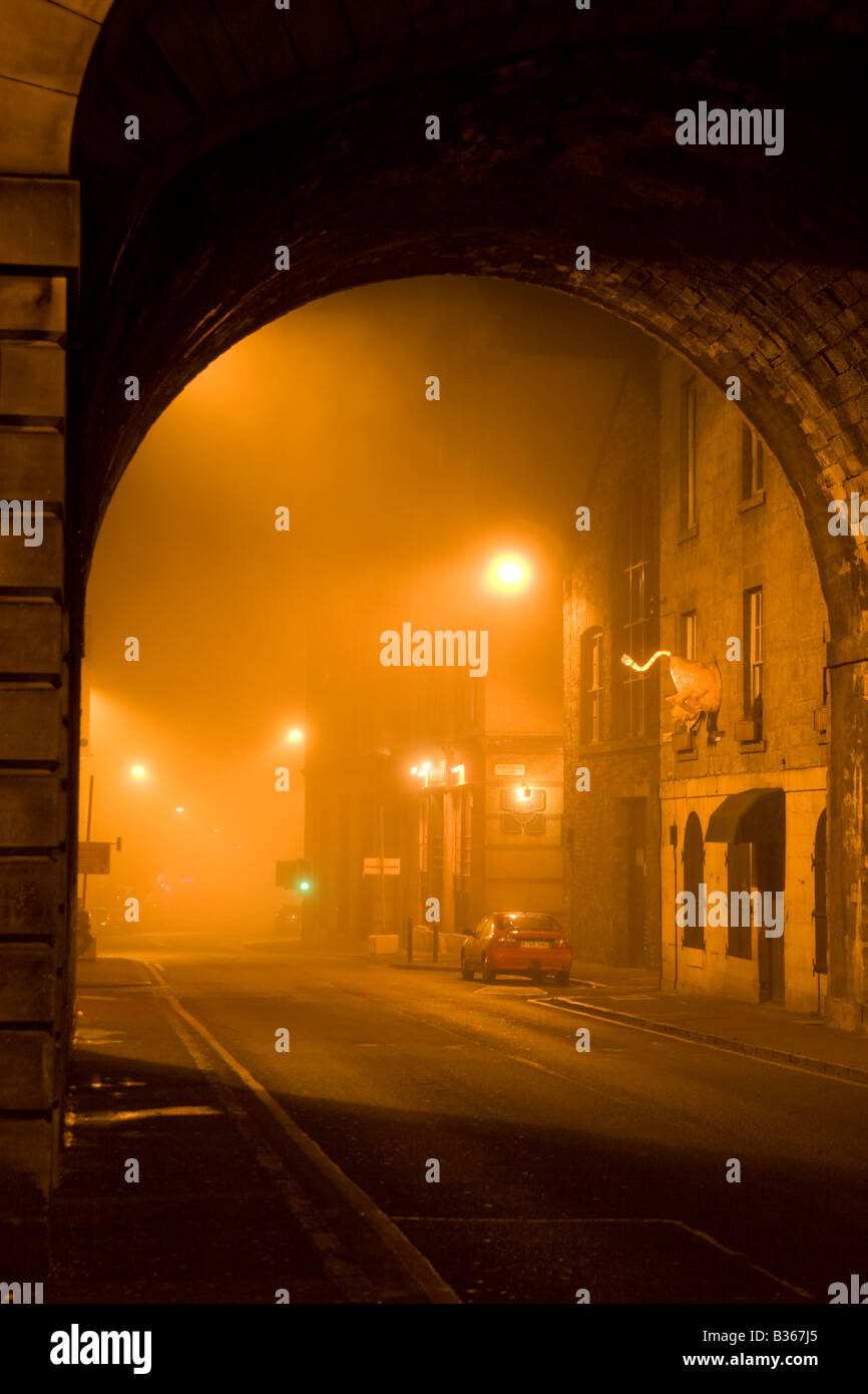 An archway over a street in the Cowgate Edinburgh on a foggy night Stock Photo