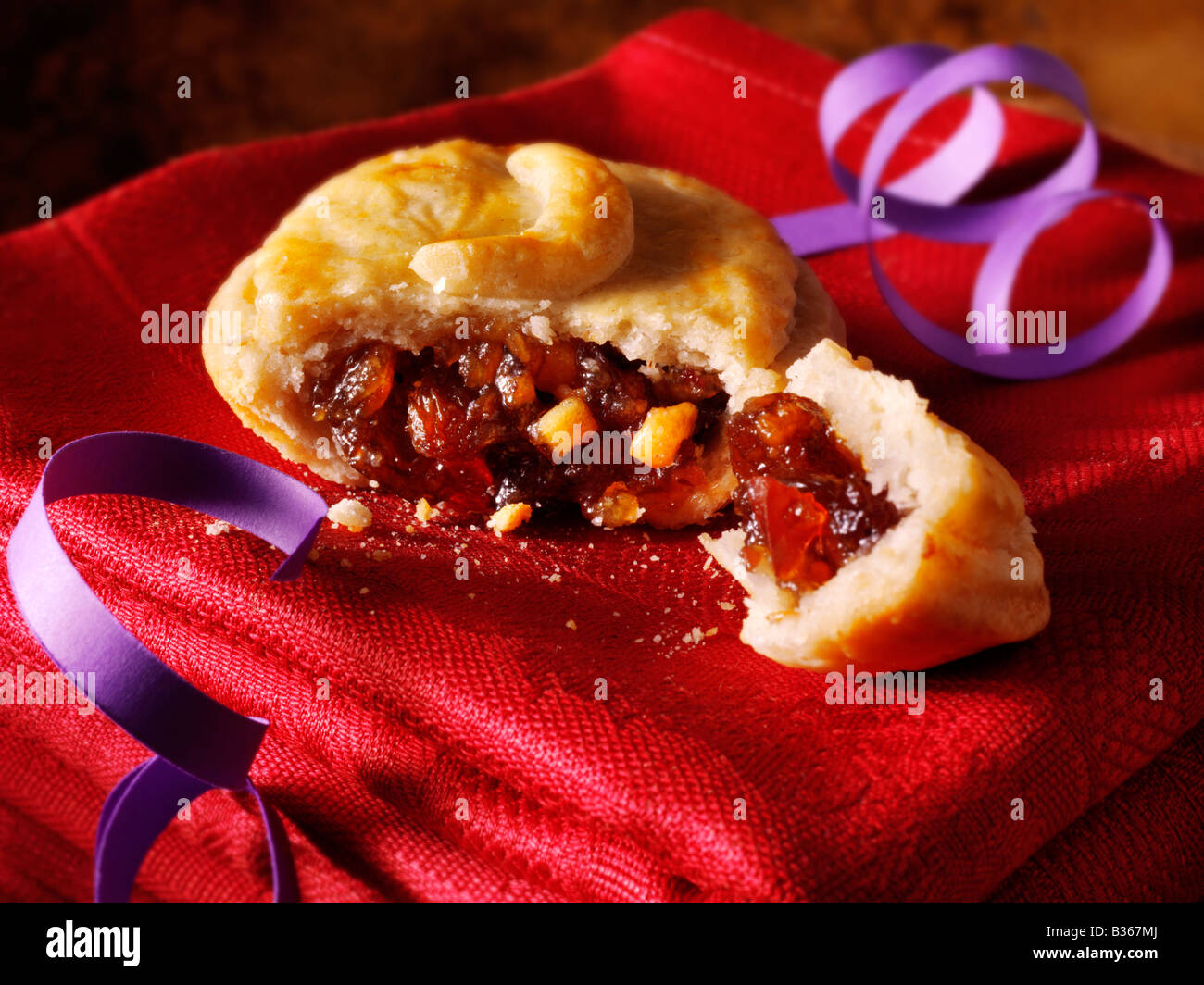 Close up of fresh cooked mincemeat mince pies broken open in a festive setting Stock Photo