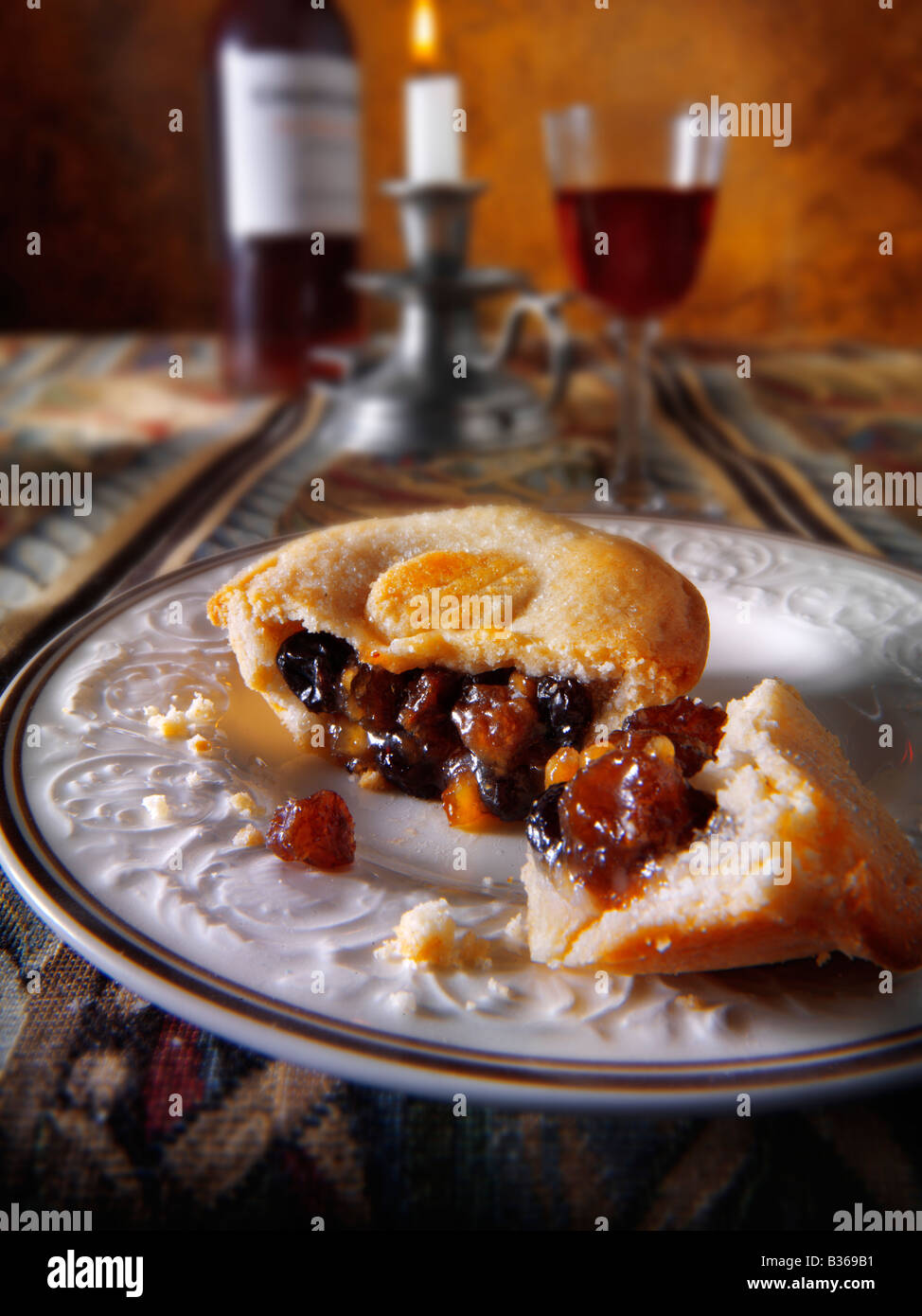 Close up of fresh cooked mincemeat mince pies broken open in a festive setting Stock Photo