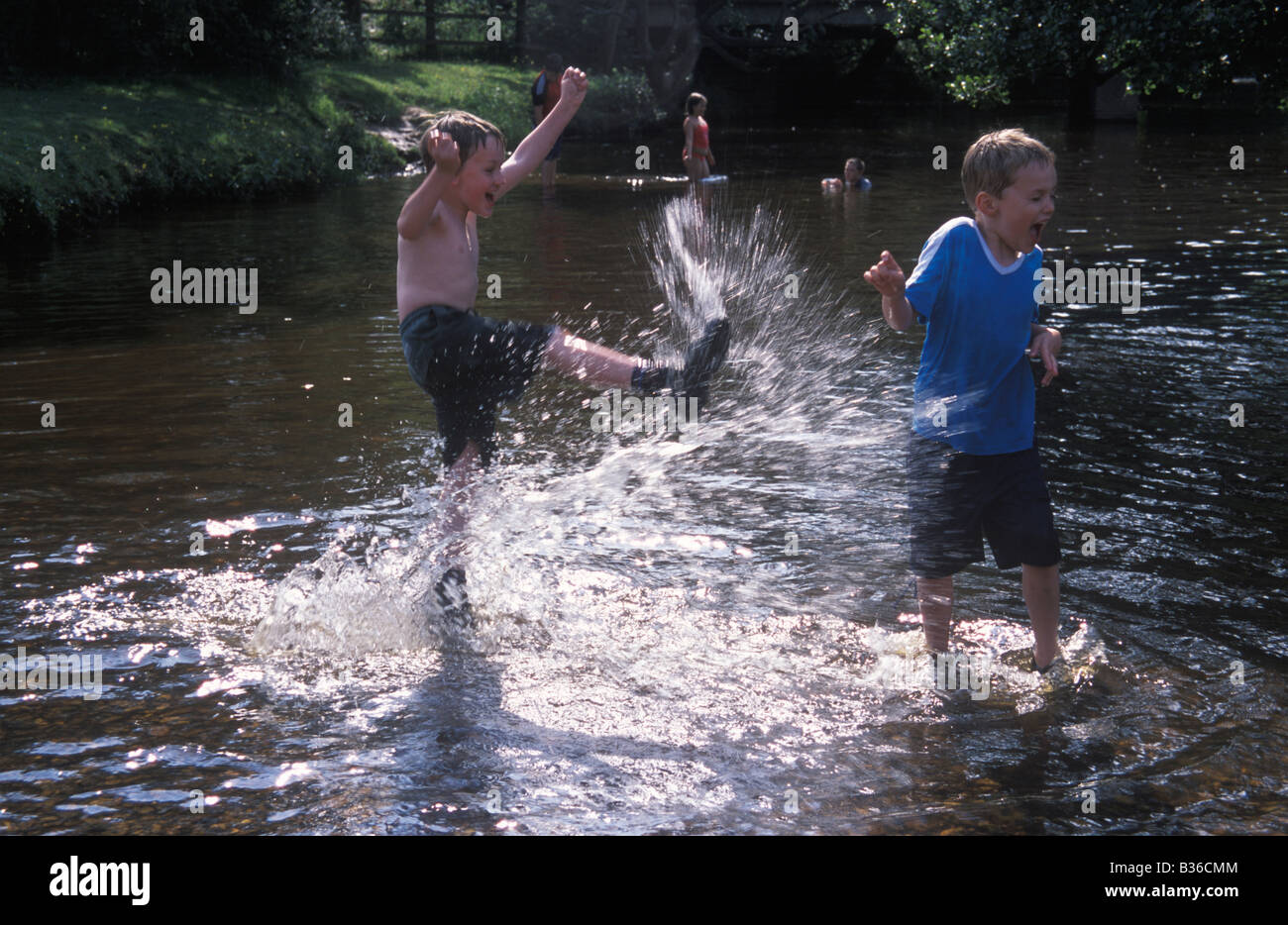 Splashing outside outdoors hi-res stock photography and images - Alamy