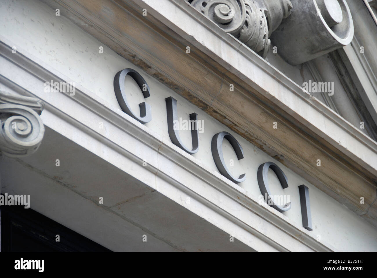 Gucci sign hi-res stock photography and images - Alamy