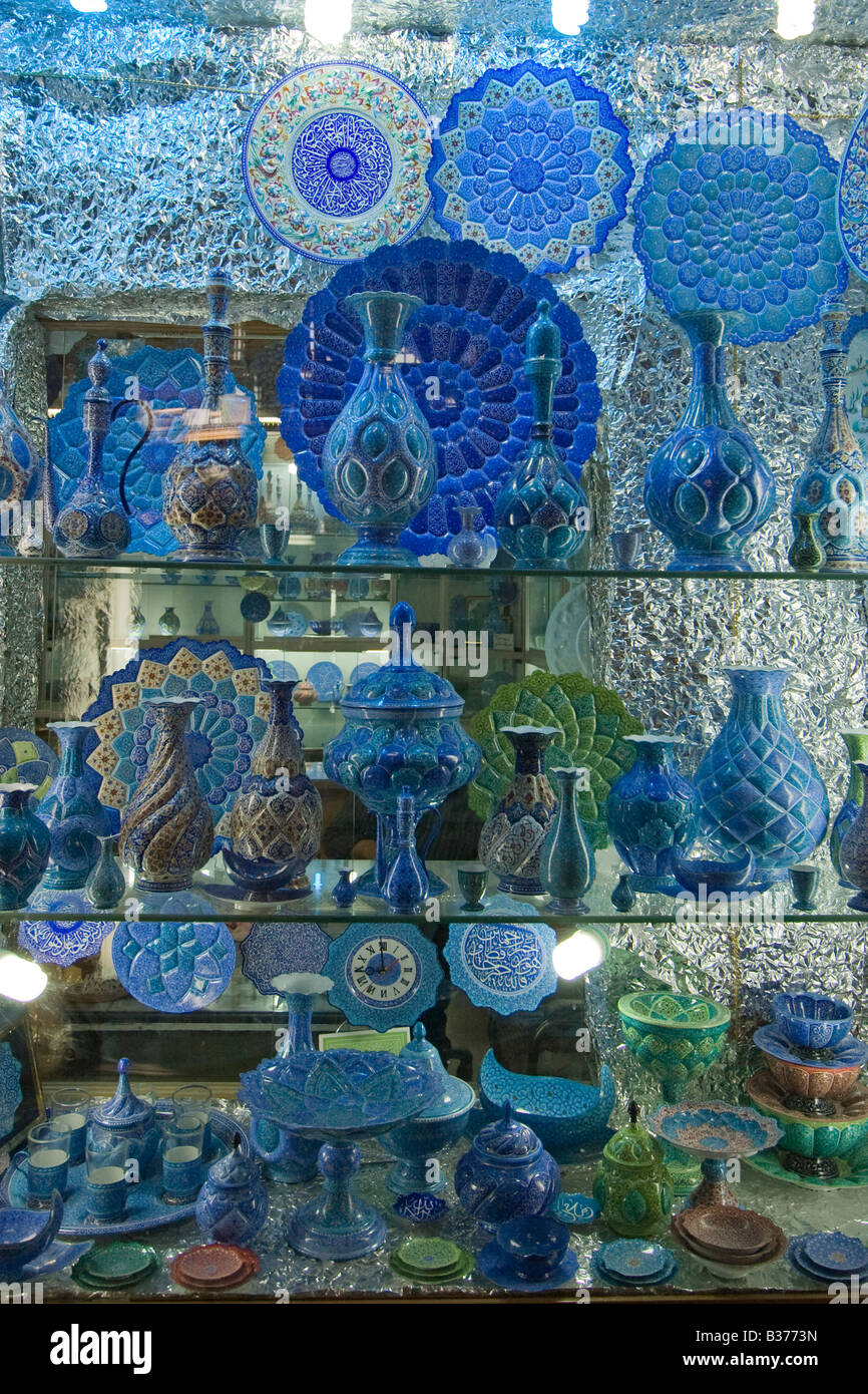 Minakari Shop in Bazaar e Bozorg in Esfahan Iran Stock Photo