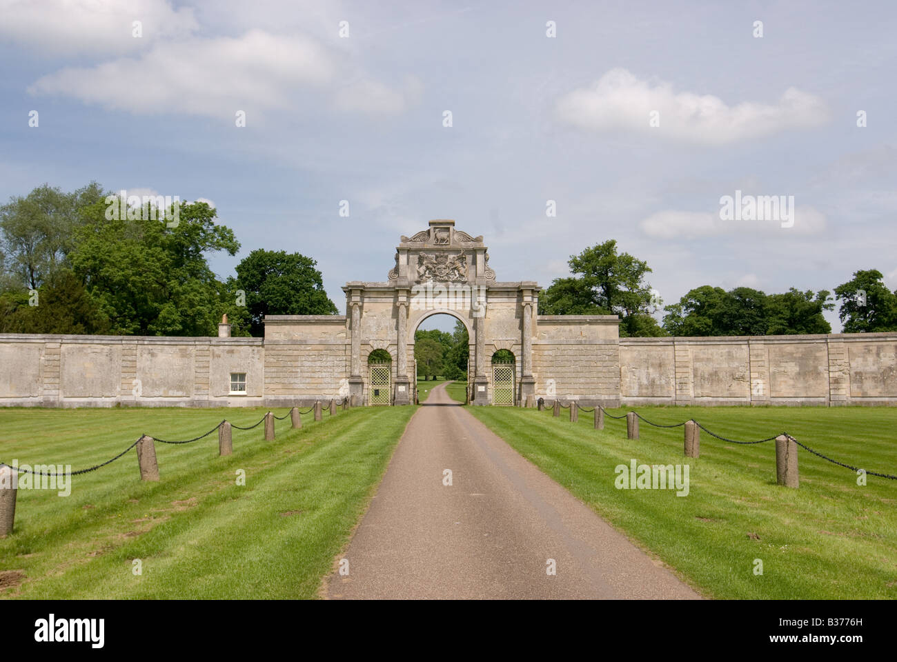 Woburn Park estate wall and gate Stock Photo