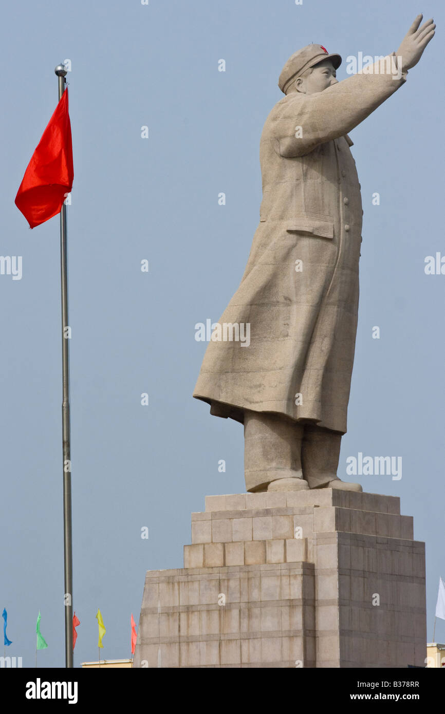 Statue of Mao in Kashgar in Xinjiang Province China Stock Photo Alamy
