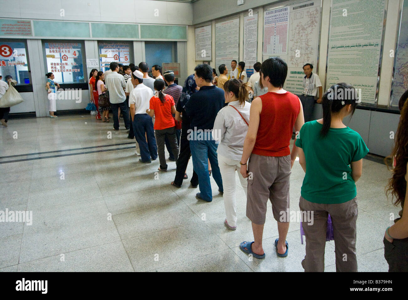 Long bus queue hi-res stock photography and images - Alamy