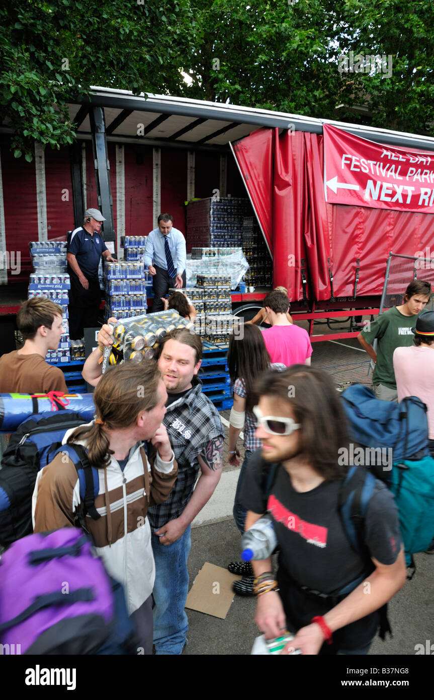 Temporary off-license set up on Richfield Avenue during the Reading Festival, Reading, UK showing crates of beer being sold Stock Photo