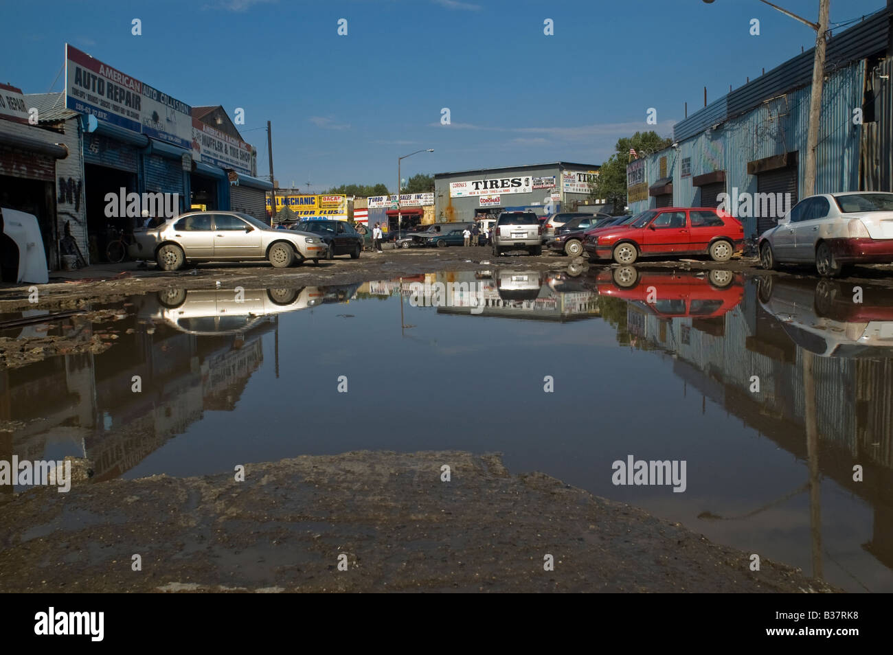 Auto repair queens hires stock photography and images Alamy