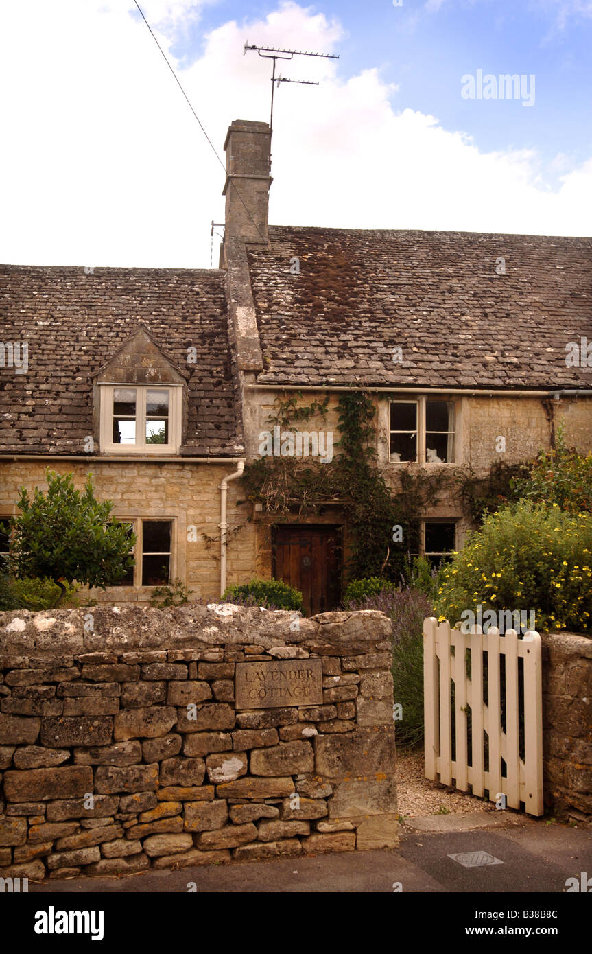 A COTSWOLD COTTAGE GARDEN OXFORDSHIRE UK Stock Photo Alamy