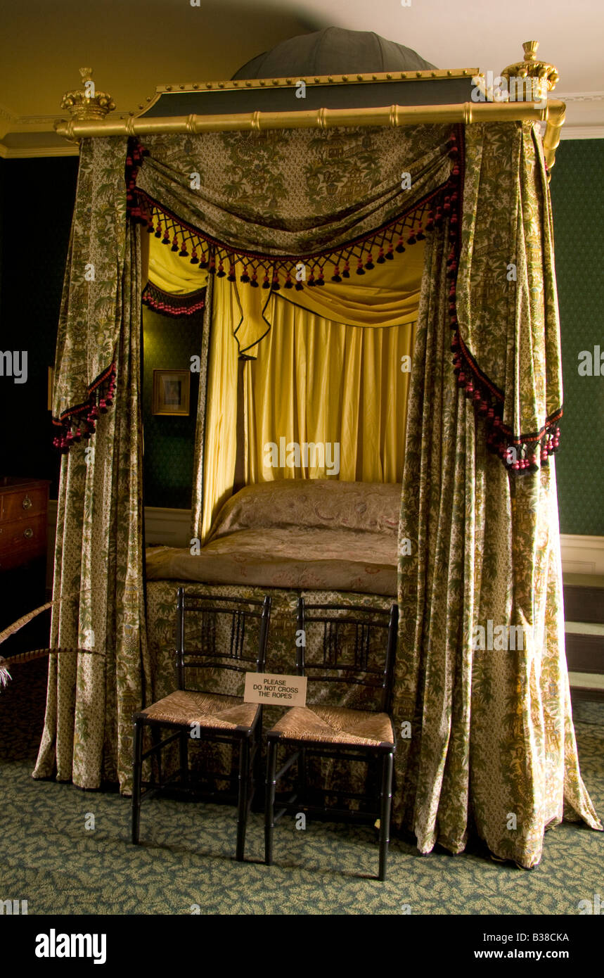 Lord Byron's bed at Newstead Abbey, Nottinghamshire, UK Stock Photo Alamy