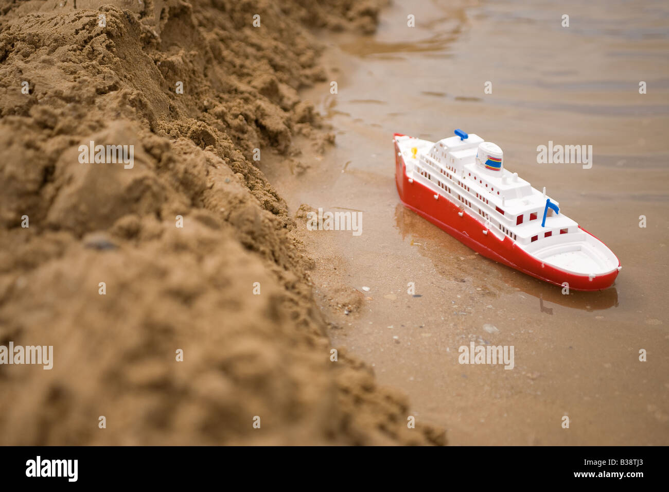 toy cruise ships that float