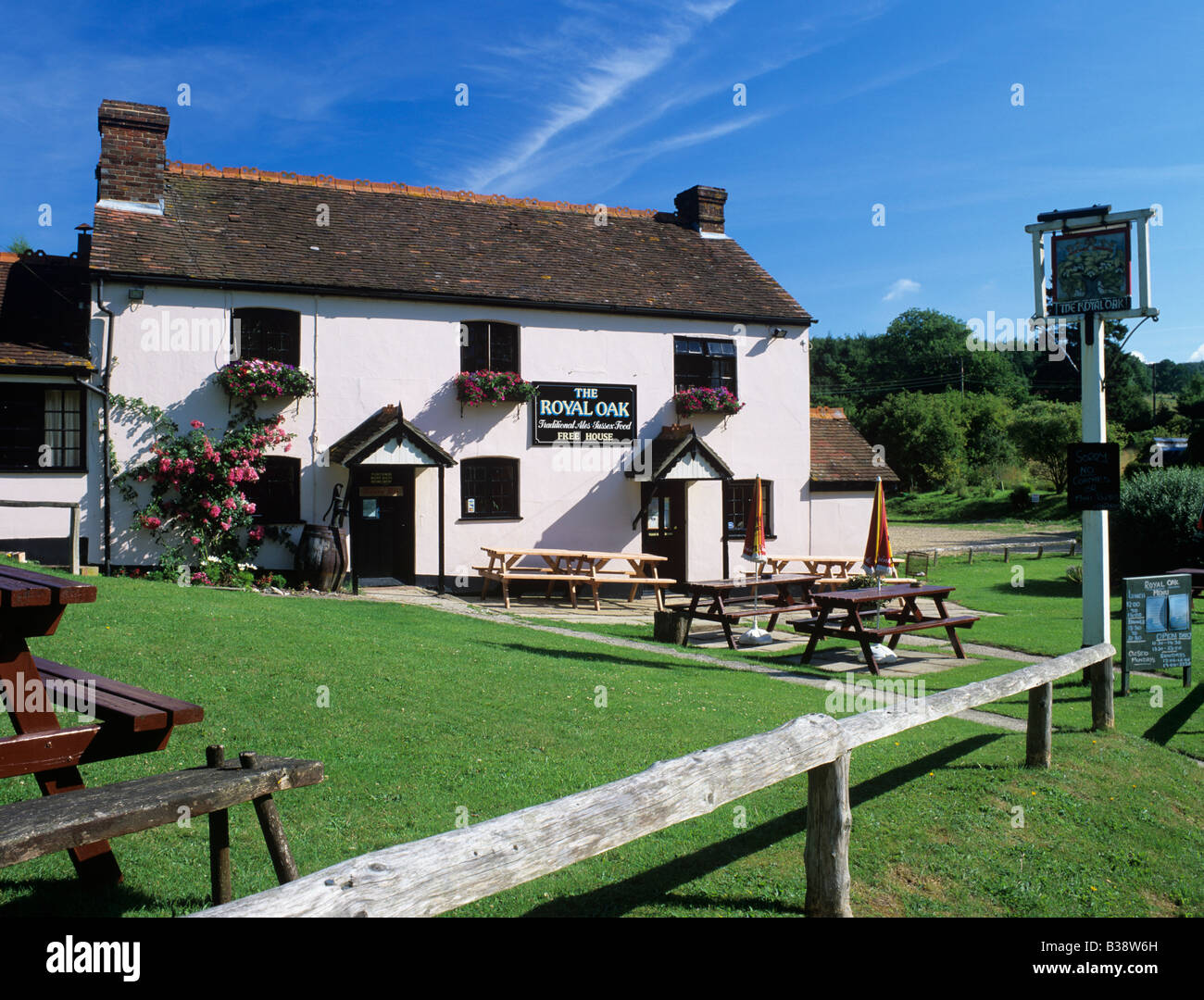 Royal Oak traditional English country pub said to be haunted by 17thc ghost of a sheep rustler. Hooksway West Sussex England UK Stock Photo