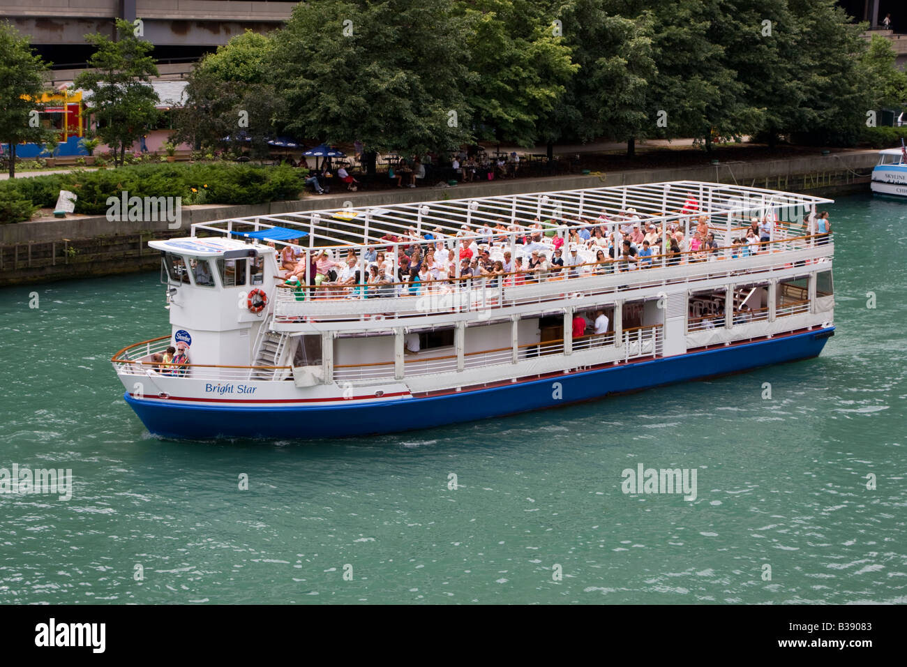 Chicago river boat tour hi-res stock photography and images - Alamy