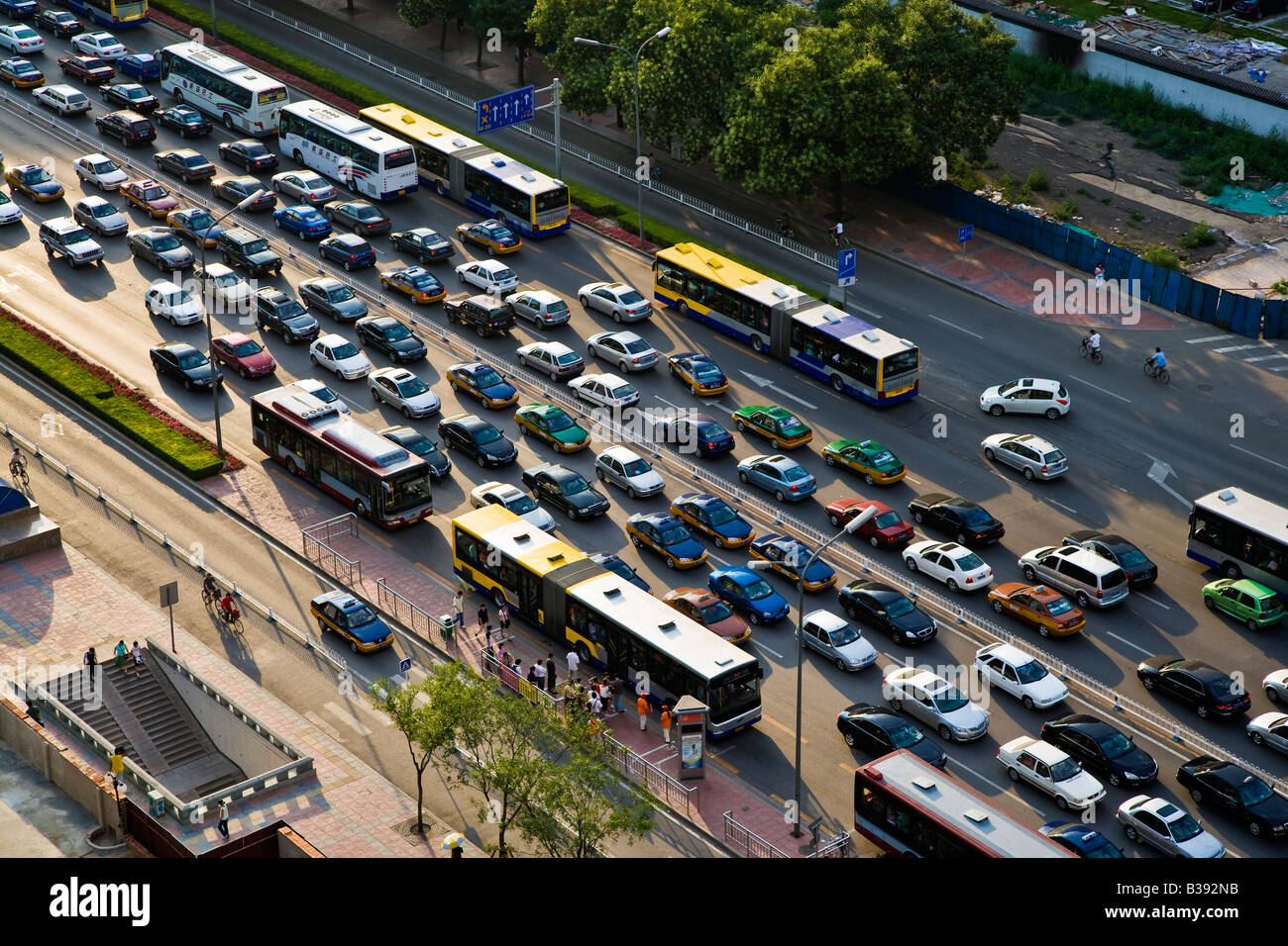 Aerial shot of rush hour traffic jam on Dongchang'an Jie Jianguomennei Dajie main east west road in Beijing JMH3204 Stock Photo