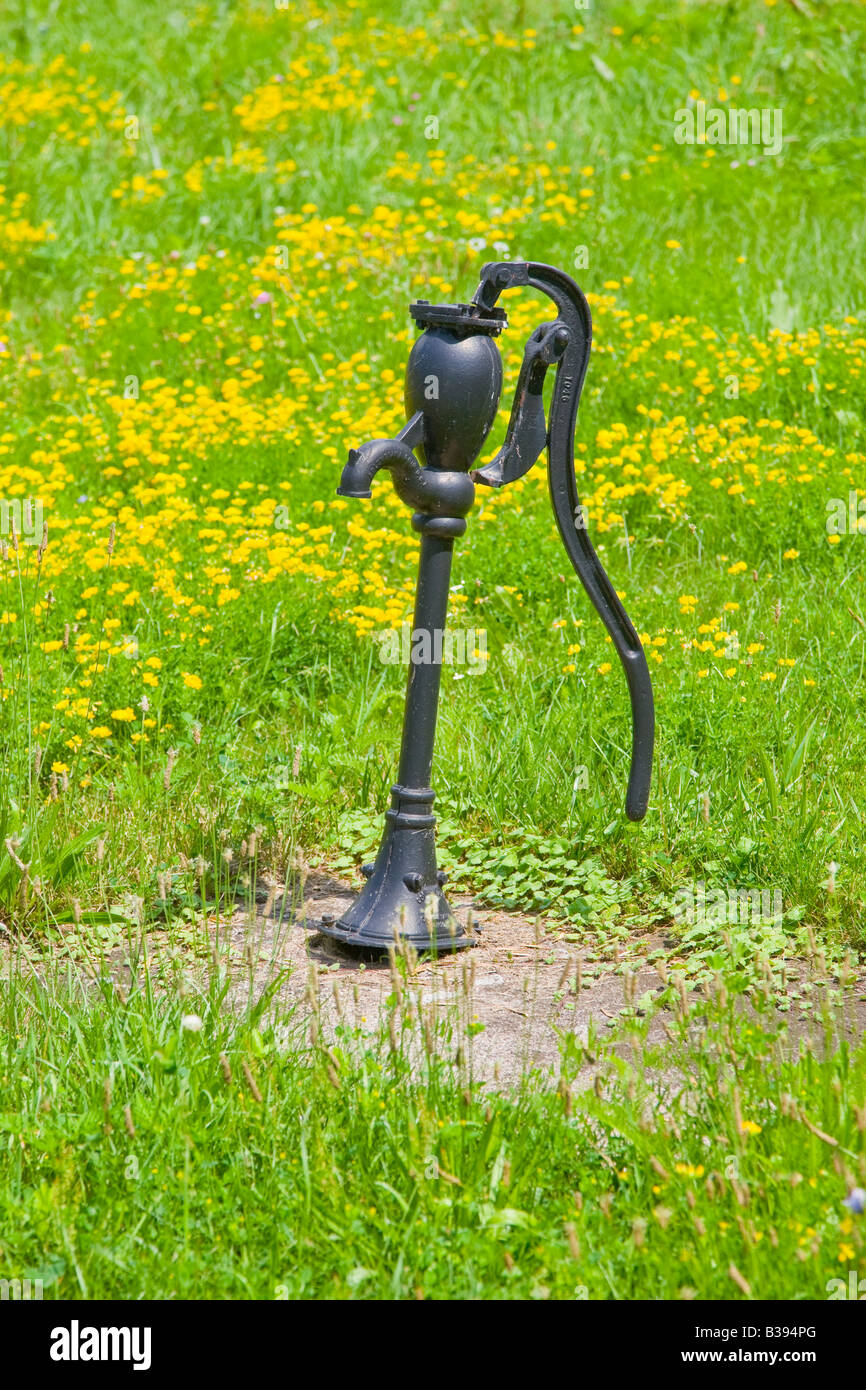 Hand water pump hires stock photography and images Alamy