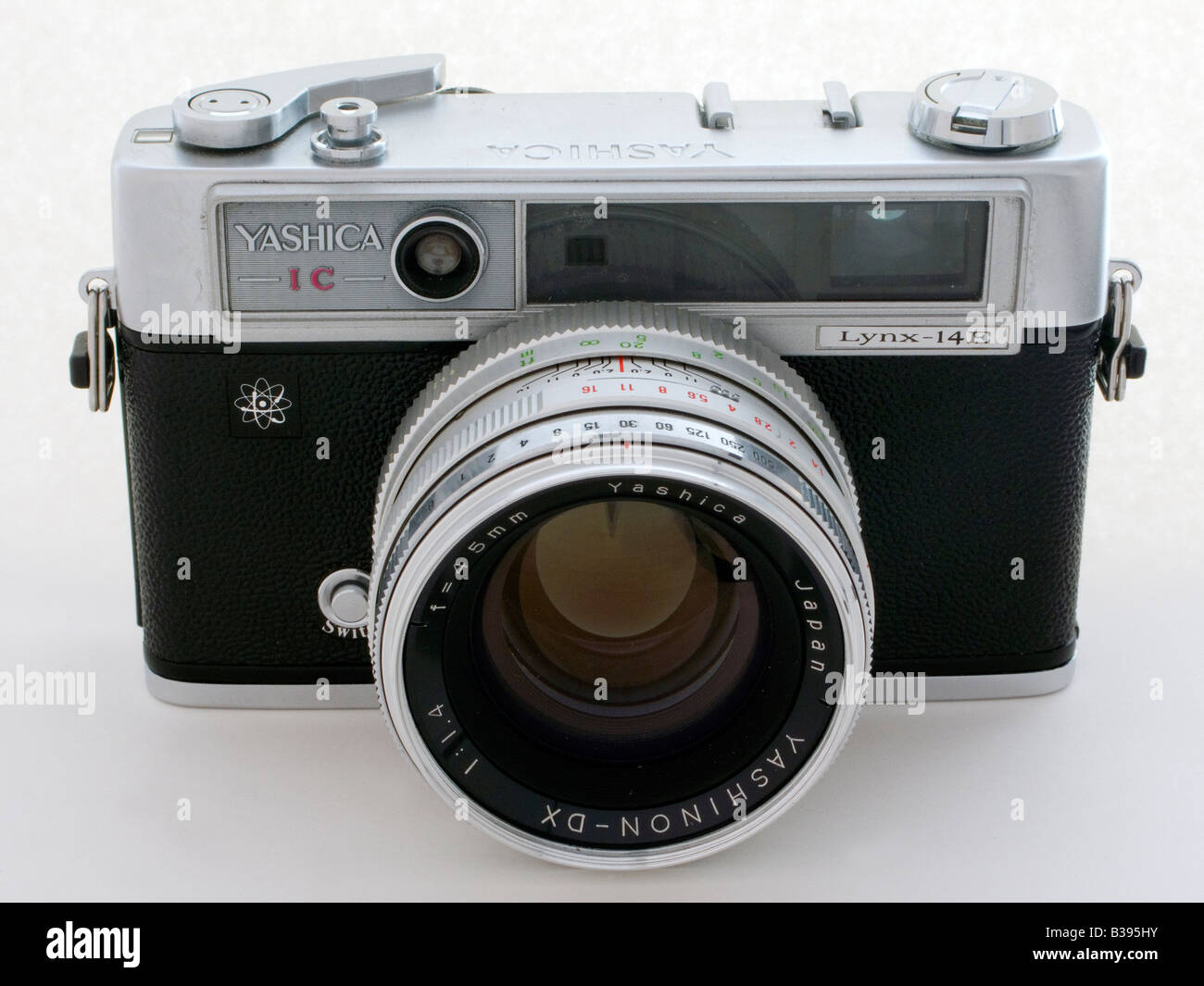 Yashica camera hi-res stock photography and images - Alamy