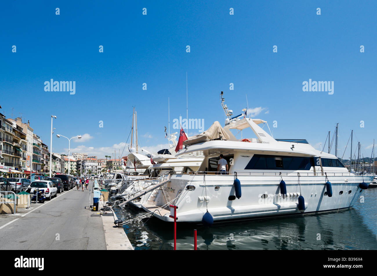 Luxury yachts in the Vieux Port (the old harbour), Quai St Pierre, Cannes, Cote d Azur, Provence, France Stock Photo