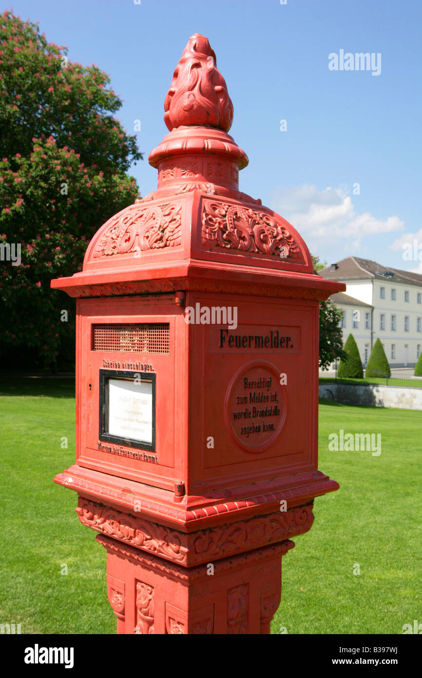 Deutschland, Berlin alter Feuermelder am Schloss Bellevue, Germany, Berlin, Red Fire Alarm Box Stock Photo
