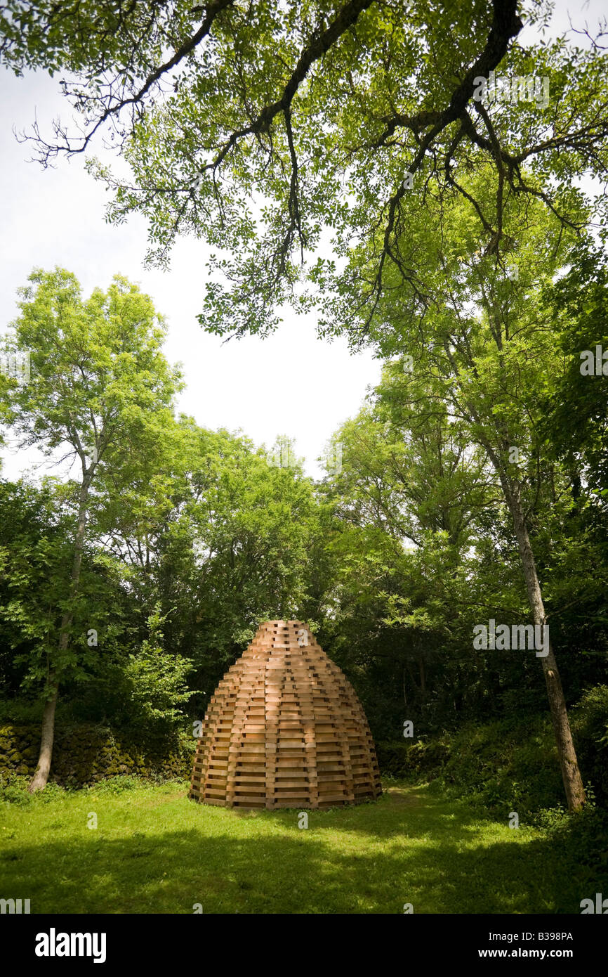 An Oliver Delarozière's work : wood stacking cabin. Œuvre de l'architecte et artiste plasticien Olivier Delarozière. Stock Photo