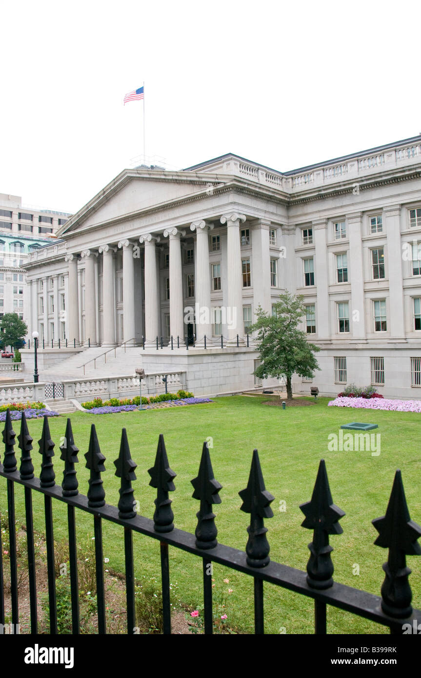 WASHINGTON, D.C., United States — The White House, the official residence and workplace of the President of the United States, stands prominently at 1600 Pennsylvania Avenue NW. This iconic neoclassical building has been the home of every U.S. president since John Adams in 1800. It is a symbol of the American presidency and a major landmark in the nation's capital. Stock Photo