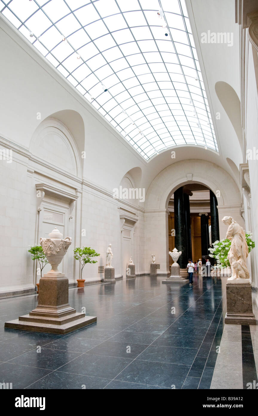 National Gallery Of Art Sculpture Hall Washington DC // WASHINGTON DC — The National Gallery of Art is an art museum, located on the National Mall in Washington, D.C. The museum was established in 1938 by the United States Congress, with funds for construction and a substantial art collection donated by Andrew W. Mellon plus major art works donated by Lessing J. Rosenwald, Italian art contributions from Samuel Henry Kress, and more than 2,000 sculptures, paintings, pieces of decorative art, and porcelains from Joseph E. Widener. As a result of bequests such as these, the National Gallery today Stock Photo