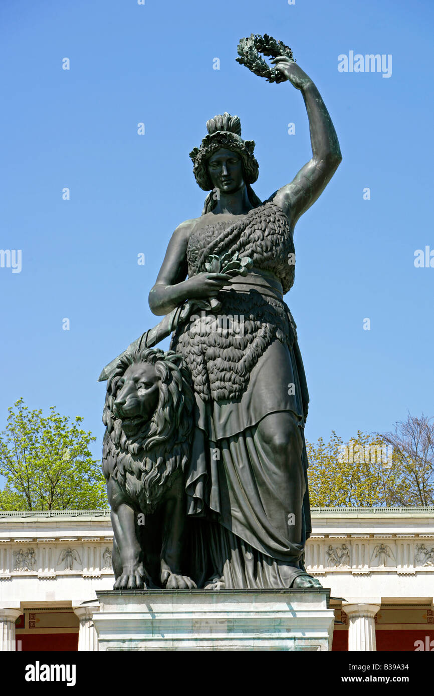 Bavaria mit Ruhmeshalle in Muenchen, Germany, Munich, Bavaria statue and  hall of fame Stock Photo - Alamy