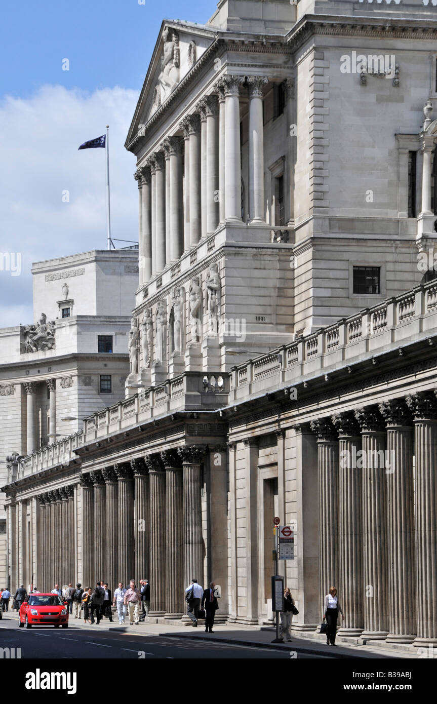 The front of the Bank of England in Threadneedle Street in the City of London Stock Photo