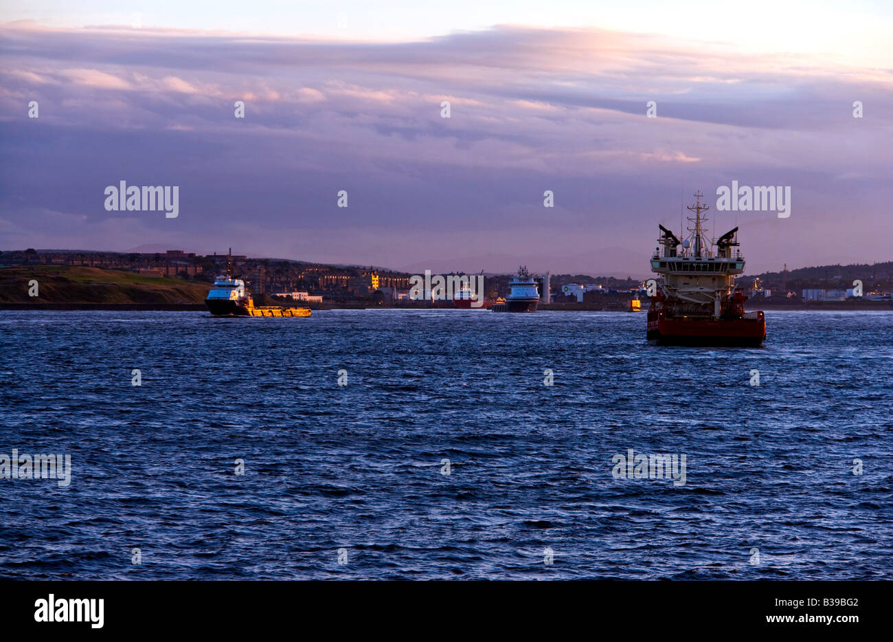 Aberdeen oil rigs hires stock photography and images Alamy