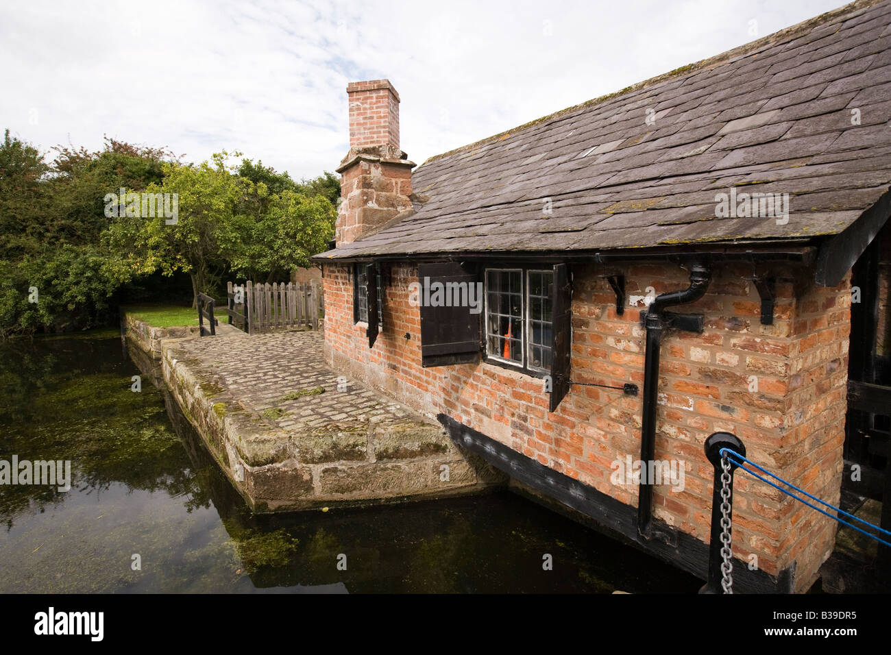 UK Cheshire Stretton medieval water mill and millpond Stock Photo Alamy