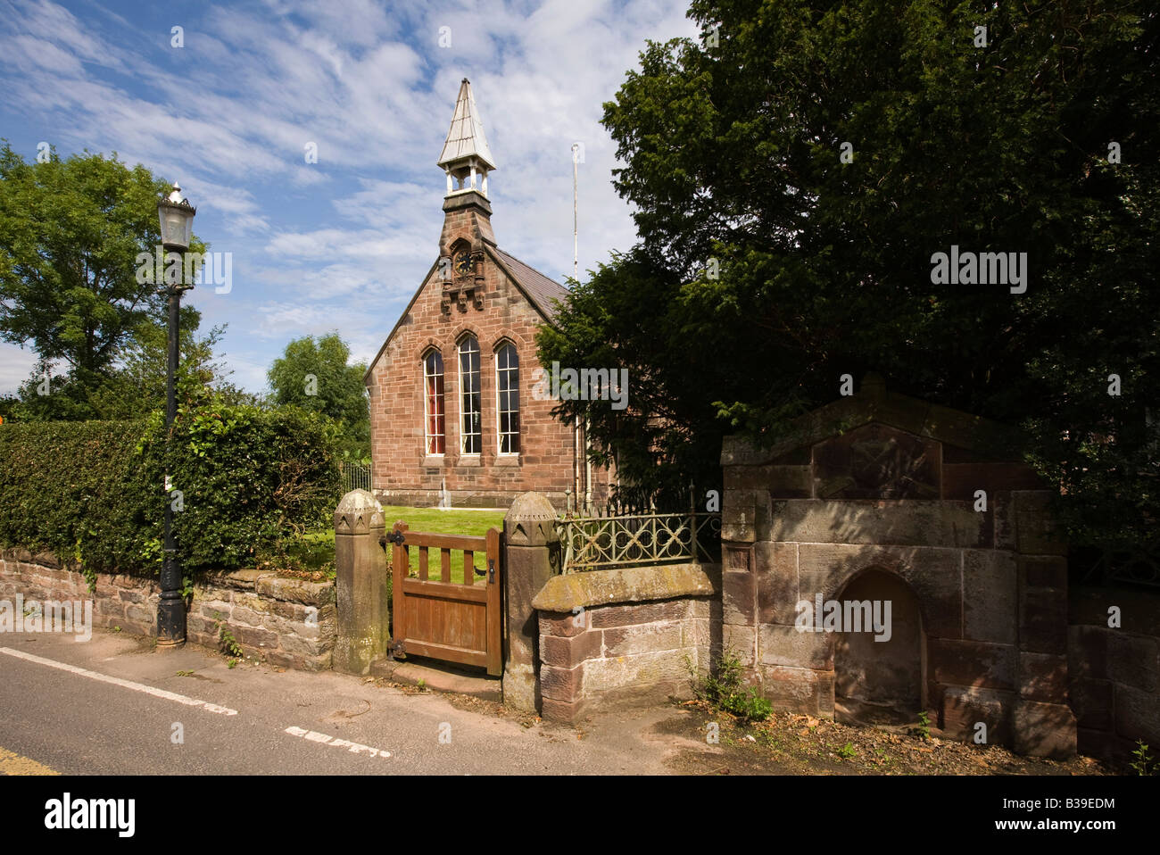 UK Cheshire Harthill village primary school near old trough Stock Photo