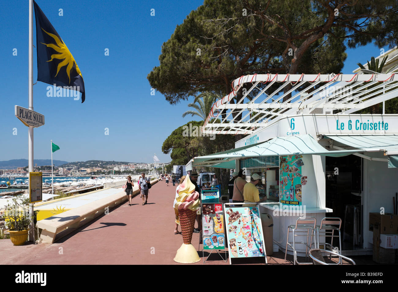 Snack Kiosk on the Promenade de la Croisette, Cannes, Cote d'Azur, Provence, France Stock Photo