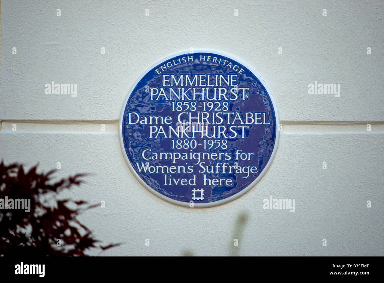 blue plaque marking the former notting hill home of womens suffrage campaigners emmeline pankhurst and christabel pankhurst Stock Photo