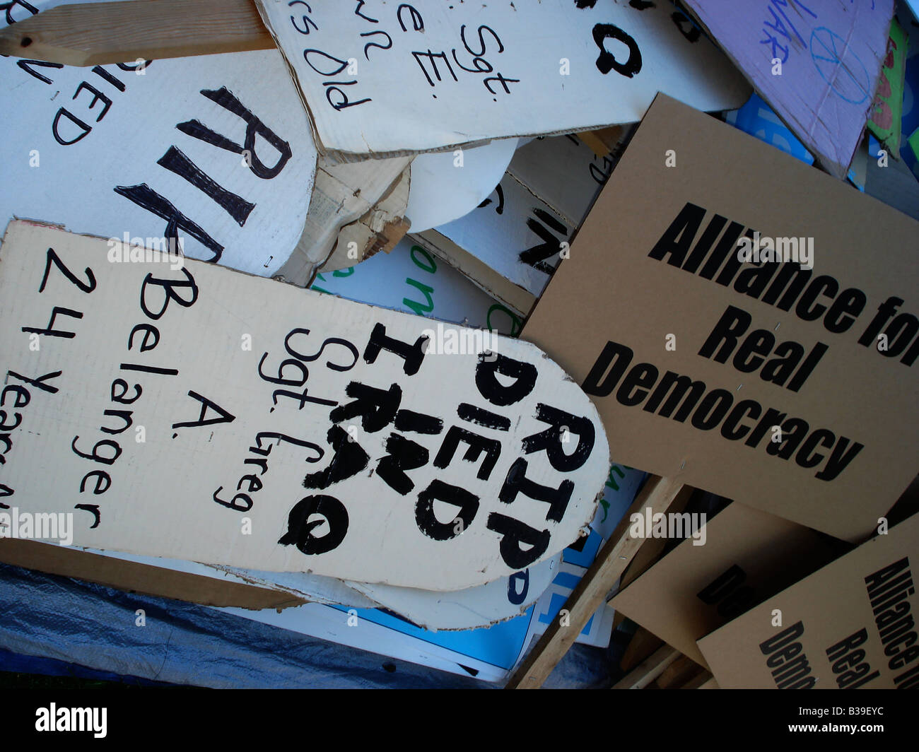 Peace signs hi-res stock photography and images - Alamy