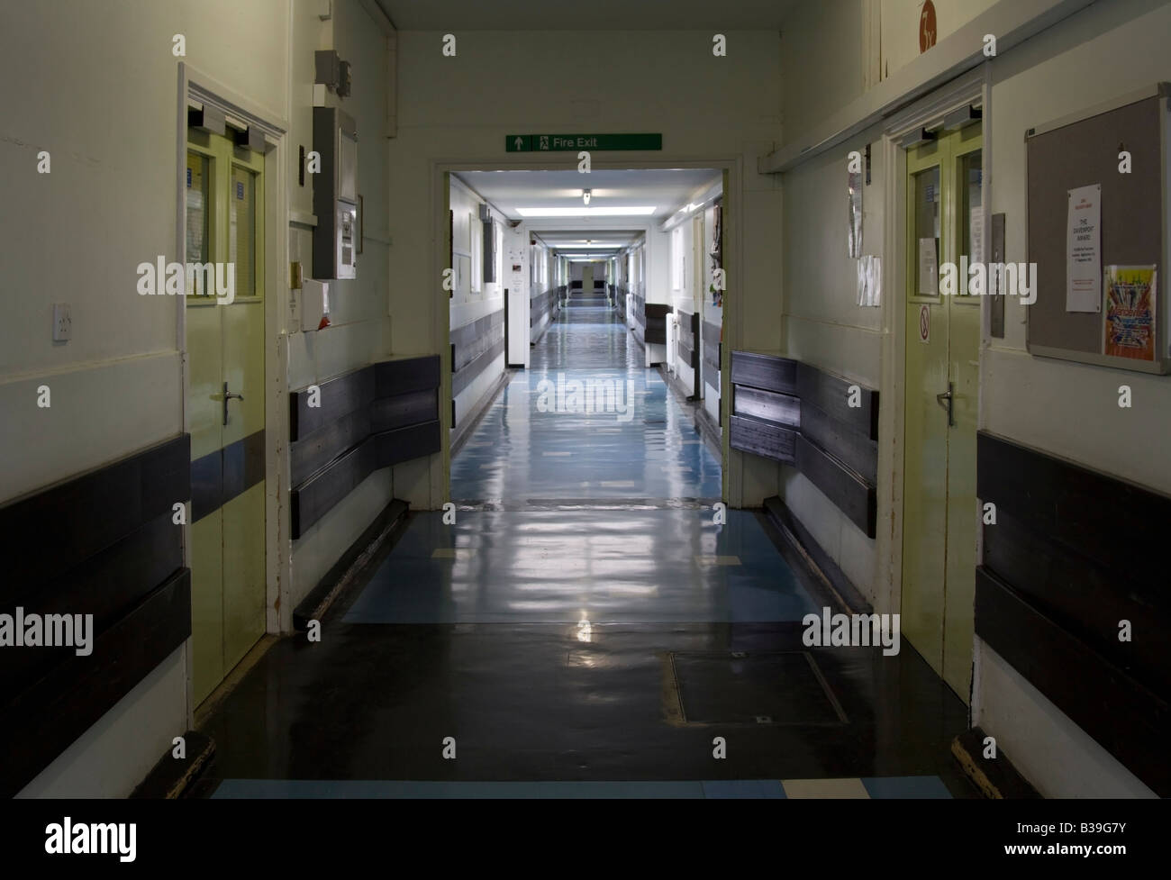 Stoke Mandeville Hospital - Corridor - Aylesbury - Buckinghamshire Stock Photo