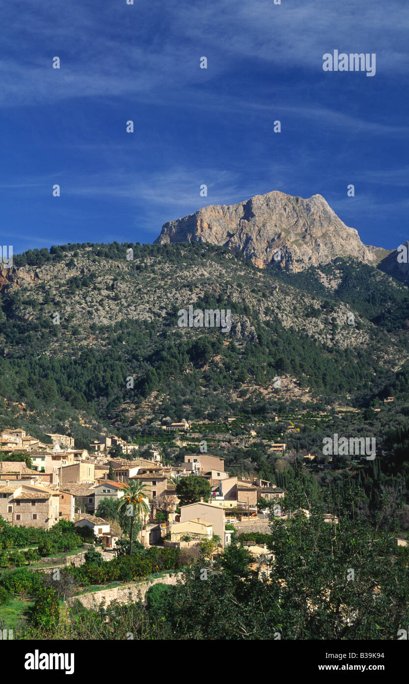 The village of Fornalutx, overlooked by Puig Major, near Soller, Mallorca, Balearic Islands, Spain. Stock Photo