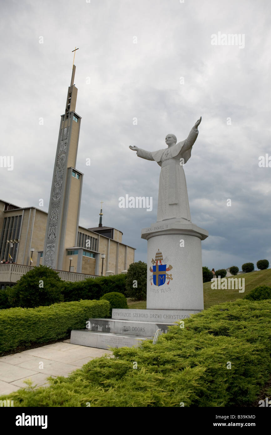 Pope John Paul II statue at National Shrine of Our Lady of Czestochowa ...