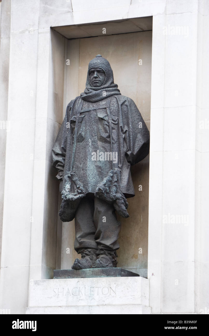 Ernest Shackleton statue at the Royal Geographical society Stock Photo