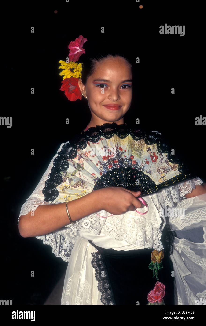 1, one, Mexican girl, Mexican, girl, teenage girl, teenager, dancer, La