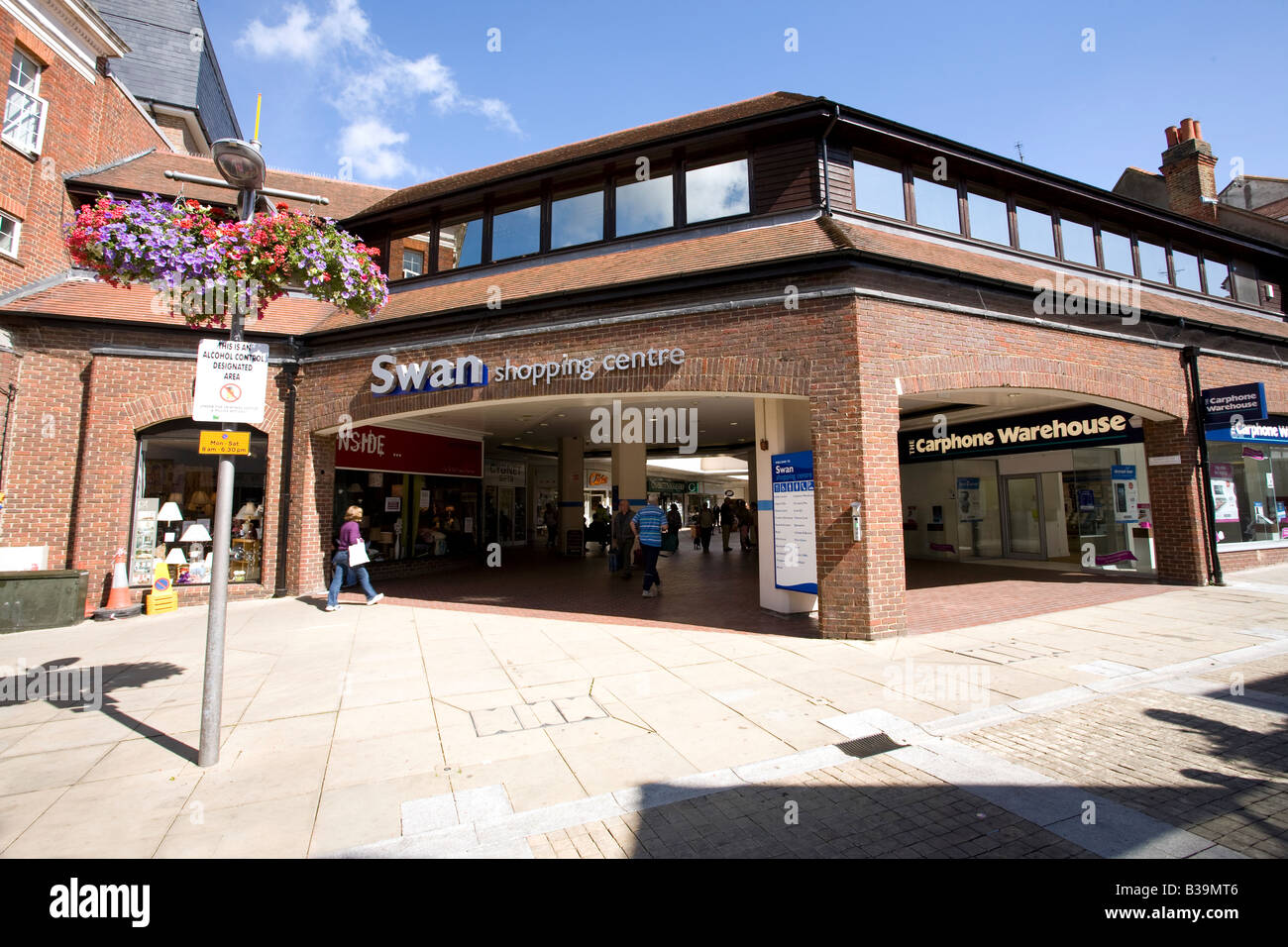 leatherhead shopping centre Stock Photo Alamy