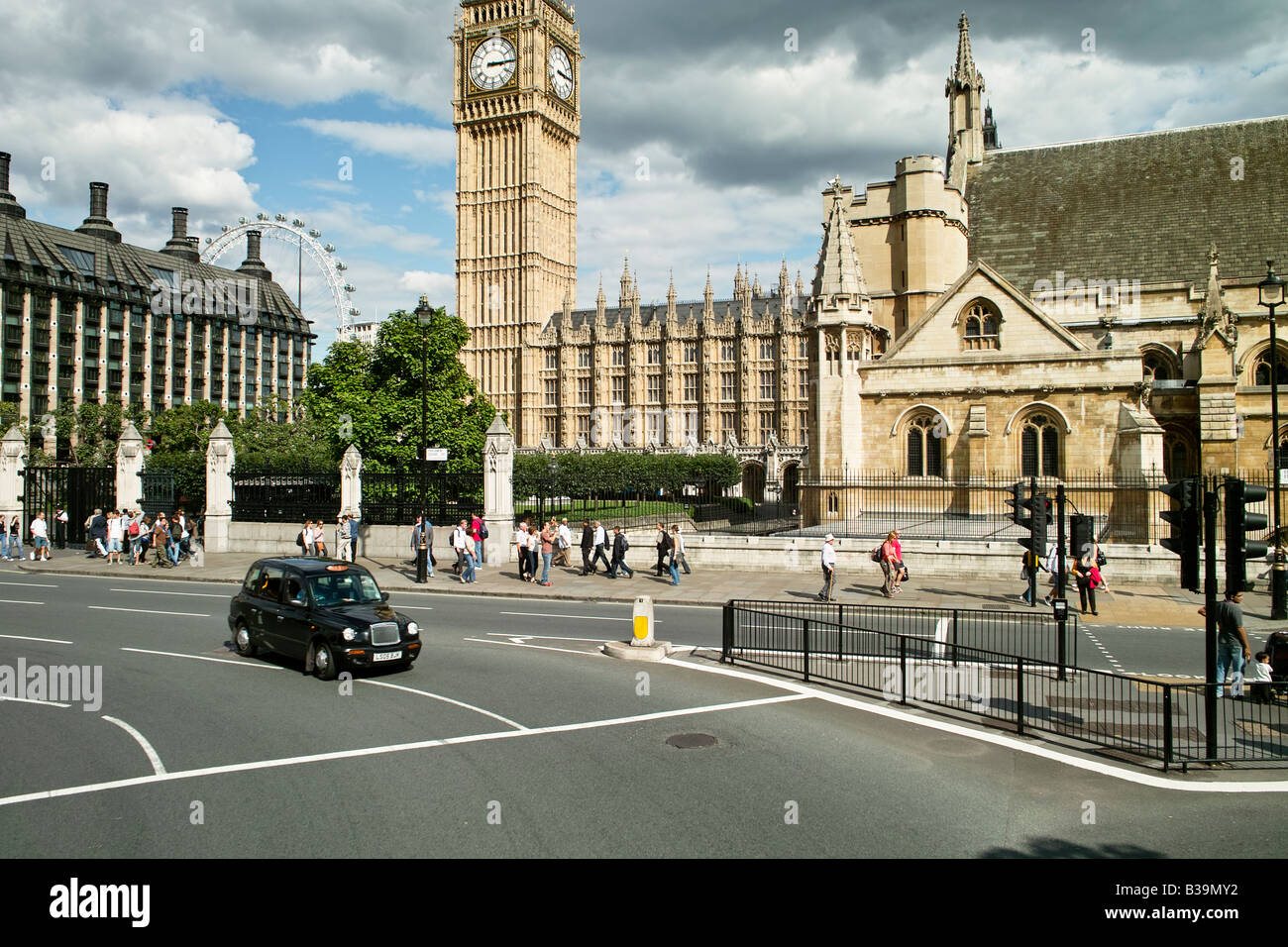 Taxi outside the Houses of Parliament Stock Photo