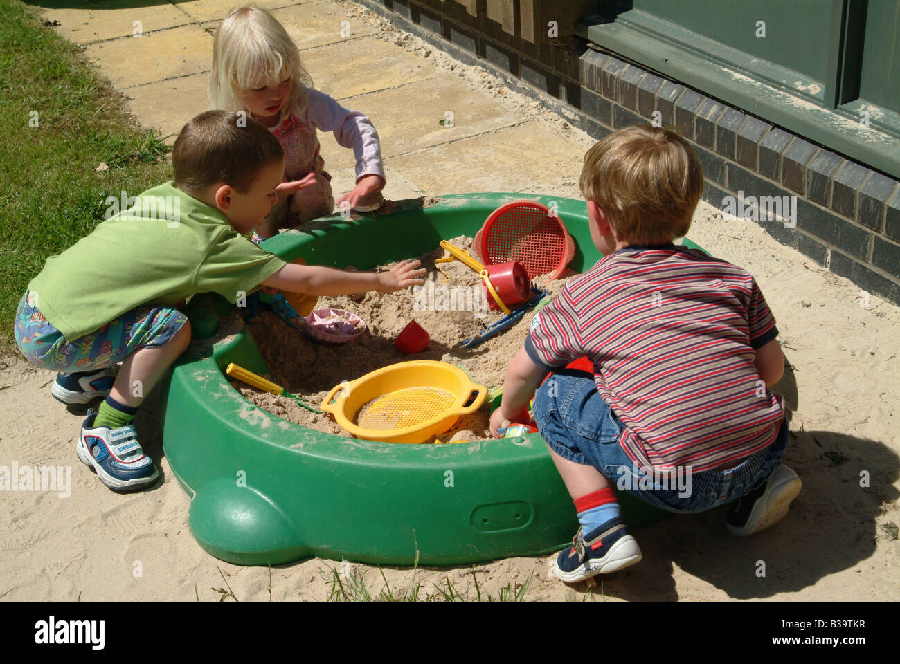 childs sandpit