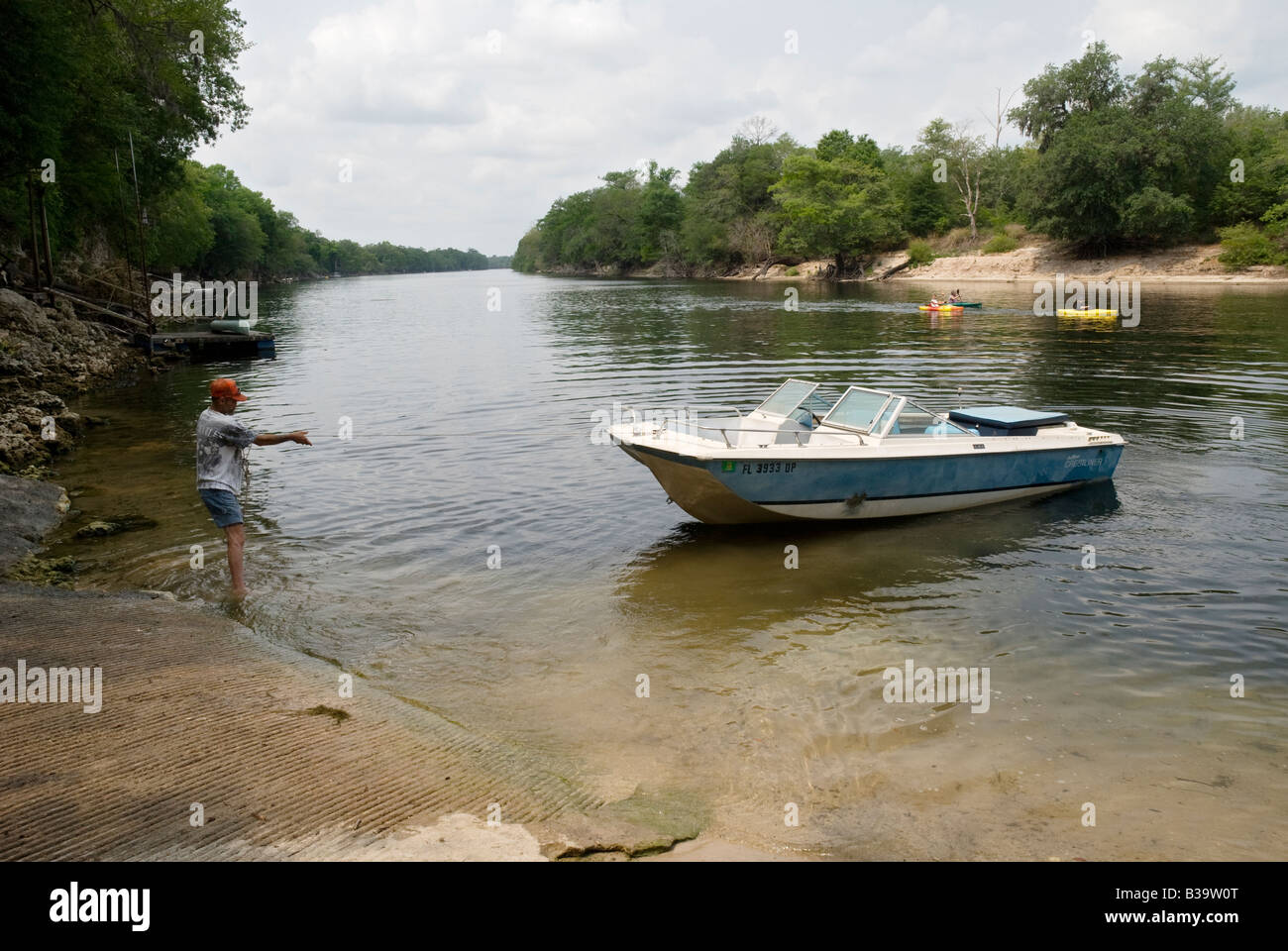 launching a boat along the Suwannee River North Florida Stock Photo Alamy