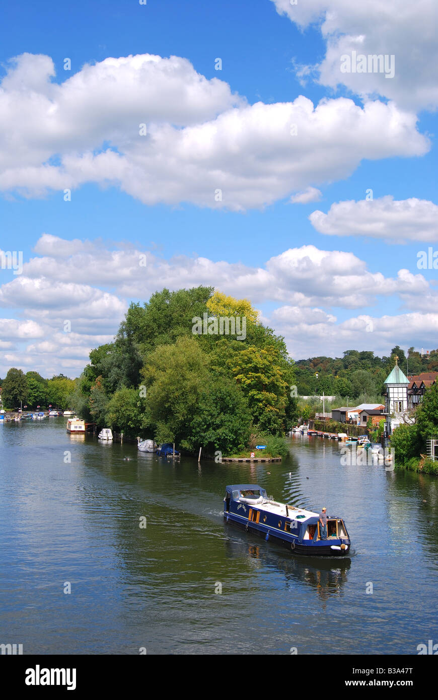 Boat on River Thames from Maidenhead Bridge, Maidenhead, Berkshire, England, United Kingdom Stock Photo