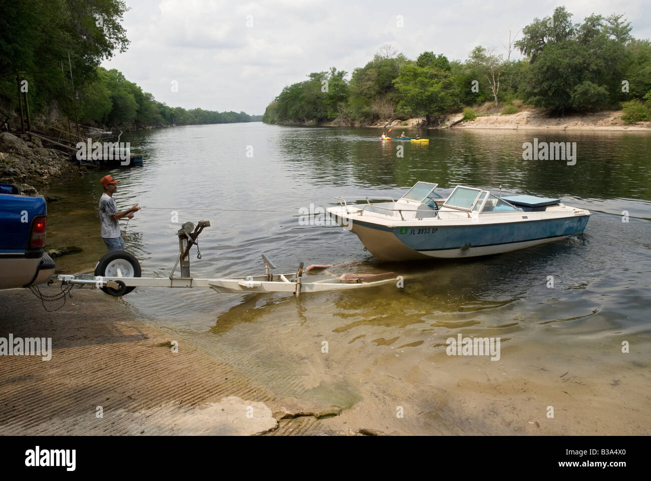 launching a boat along the Suwannee River North Florida Stock Photo Alamy